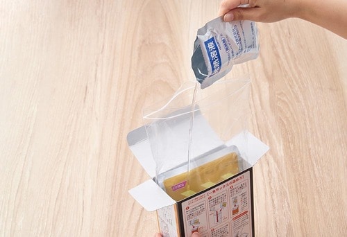 2:発熱溶液を注ぎ20分温める 非常食おすすめ イメージ