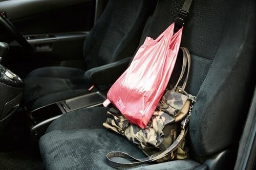 買い物袋の荷崩れ防止に最適引っ掛けるだけの【収納フック】