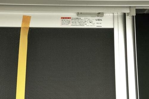 ひとなでで完了！ 日本シール「エチケットブラシ de 網戸掃除」 イメージ3