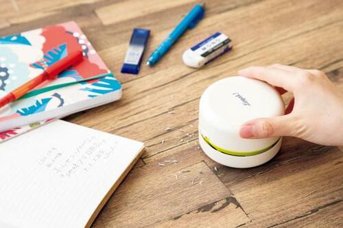 机のゴミが一気に片付く! 「乾電池式 卓上そうじ機」 イメージ2