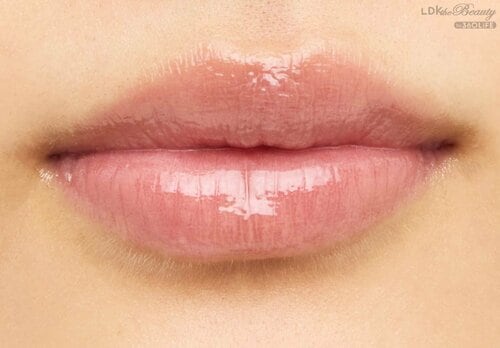 仕上がり：やさしいツヤは唇の色を問わずイイ 低彩度リップおすすめ イメージ