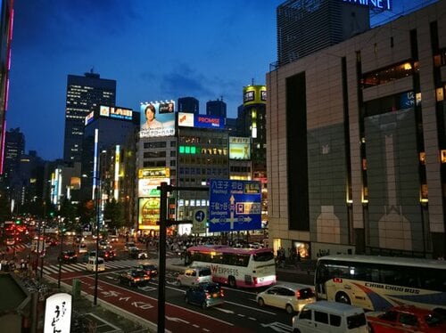 「スマホじゃ夜景は撮れない」そう思っていました