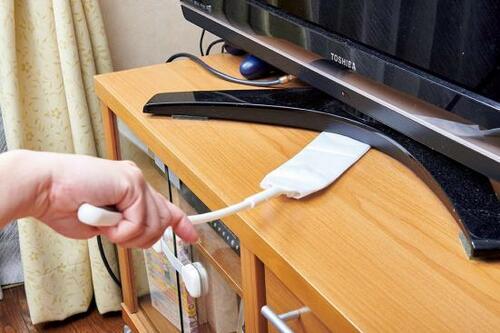 超狭いすき間も板状のモップを使えば掃除がラク！ イメージ