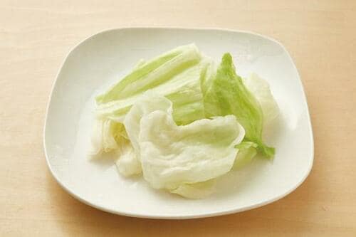 水を入れてレンチンする蒸し野菜は全体的に固めの仕上がりに