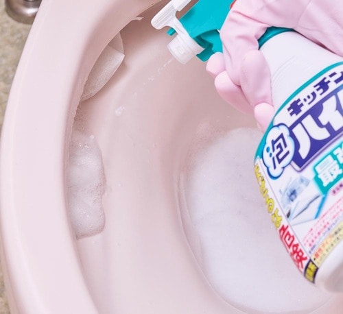 3:パックの上から追いスプレーして5分放置 トイレ洗剤おすすめ イメージ