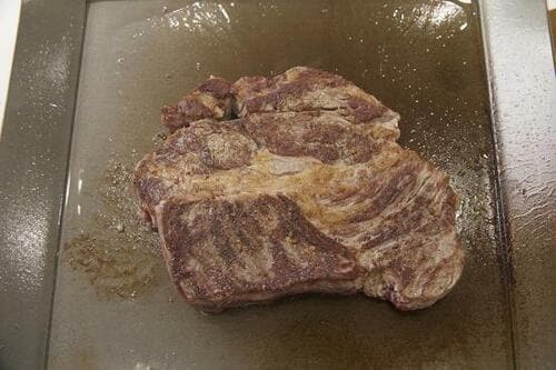 牛肉は少しコゲ付いたけど焼き上がりには文句ナシ イメージ