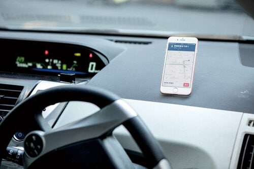 マグネットが強力だから 運転中のひどい揺れにも動じません イメージ