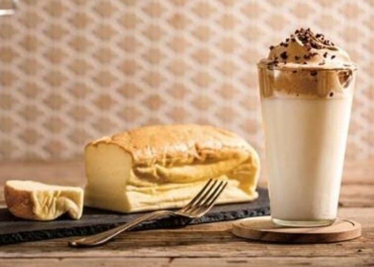 【バズレシピ】即泡立て！ ハンドミキサーで話題の「ダルゴナコーヒー」と「台湾カステラ」作ってみた