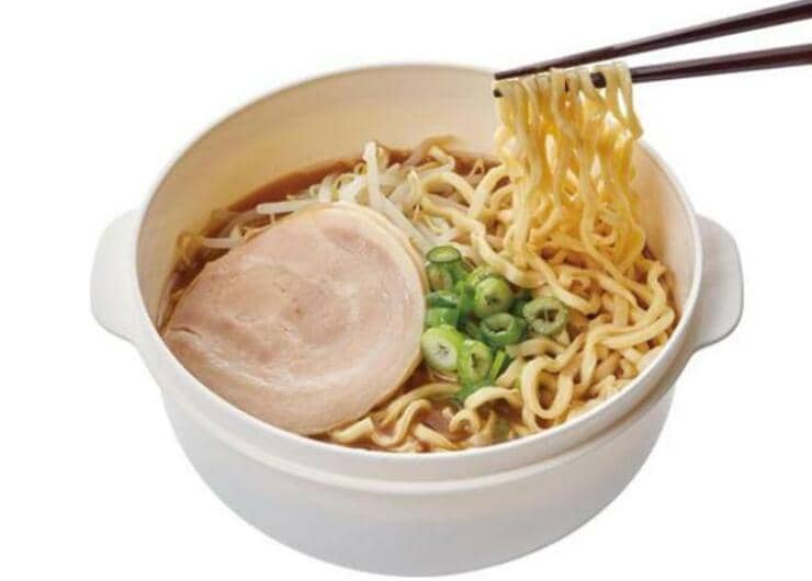 レンジでラーメンが作れる！ ダイソーとキャンドゥ、どっちがおすすめ？