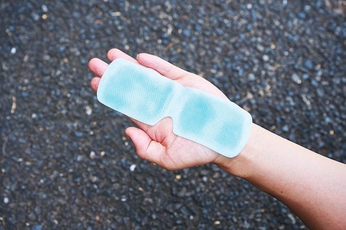 車の暑さ対策アイテムおすすめ 小林製薬 熱さまシート ジェルで ひんやり アイマスク イメージ2