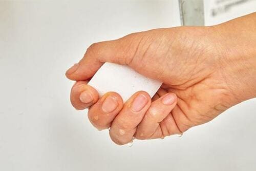 水分タップリで威力発揮！メラミンスポンジの正しい使い方 イメージ2