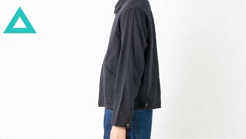 ディテール：装飾や作り込みは控えめな印象 メンズライトアウターおすすめ イメージ