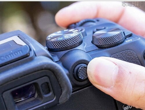 キヤノン「EOS R10」 ミラーレス一眼カメラおすすめ イメージ2