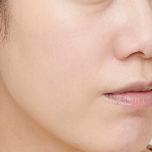 仕上がり: ツヤはアップするも接近戦には対応できず メイクパフおすすめ イメージ