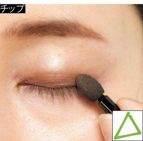 くすみやすい茶色は柄の長いブラシを使う