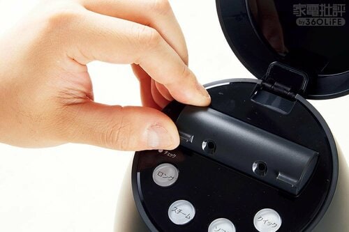 選び方2:噴出角度が調整できるものがよい フェイススチーマーおすすめ イメージ