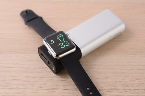 4位: 同時にiPfoneも充電できる Belkin「iPhone+Apple Watch用 モバイルバッテリー