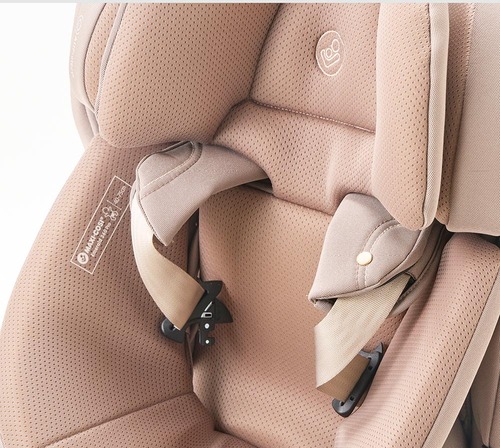 ベルトが跳ね上がるのでサッと乗せられる! チャイルドシートおすすめ イメージ