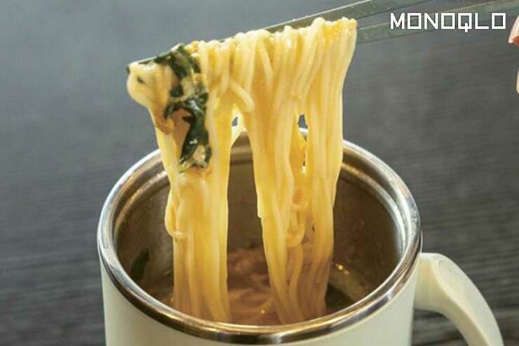 【沸騰が速い】マグカップ型電気鍋なら旅行やオフィスでサッとラーメンも作れる! (MONOQLO)