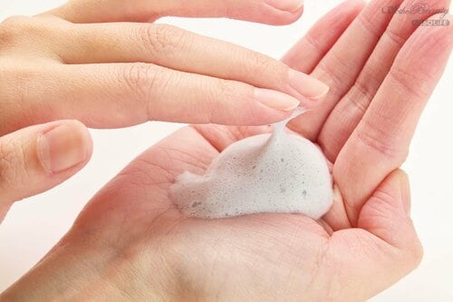 ベタつきや毛穴目立ちが気になるなら洗顔料を見直して 毛穴洗顔料おすすめ イメージ