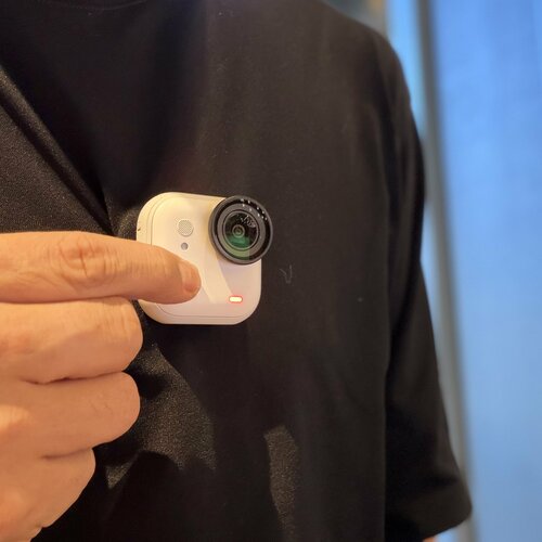 胸元をワンタップ。「撮れてる」確実な手軽さ Insta360 GO Ultraおすすめ イメージ