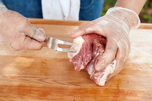 シュラスコは弱火でじっくり！炭火ならではの美味しさを堪能 イメージ3