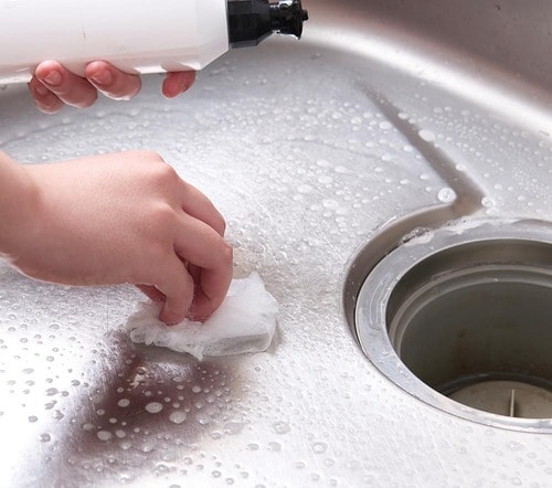 その1:洗い物・トイレの「ついでの数秒掃除」で汚れを溜めない! メッシュクロスおすすめ イメージ