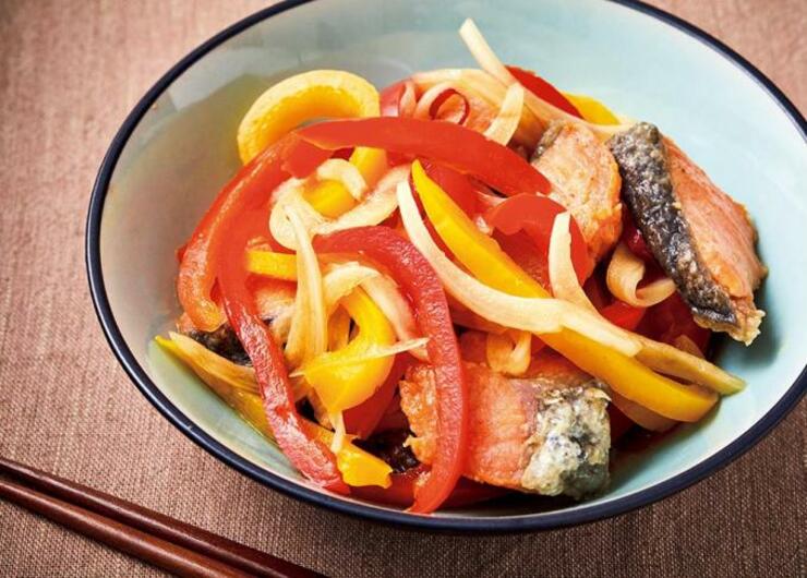 【4大スーパー対決】地味おかずも華やかに！「彩りパプリカ」はセブン&アイがおすすめ｜業スー、西友、イオンと比較<br />