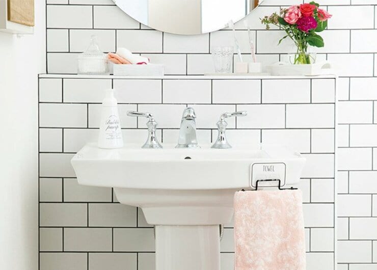 【100均】全力ピンクはもう卒業？ 白がベースの“ほどよい可愛さ”洗面所アイテム7選